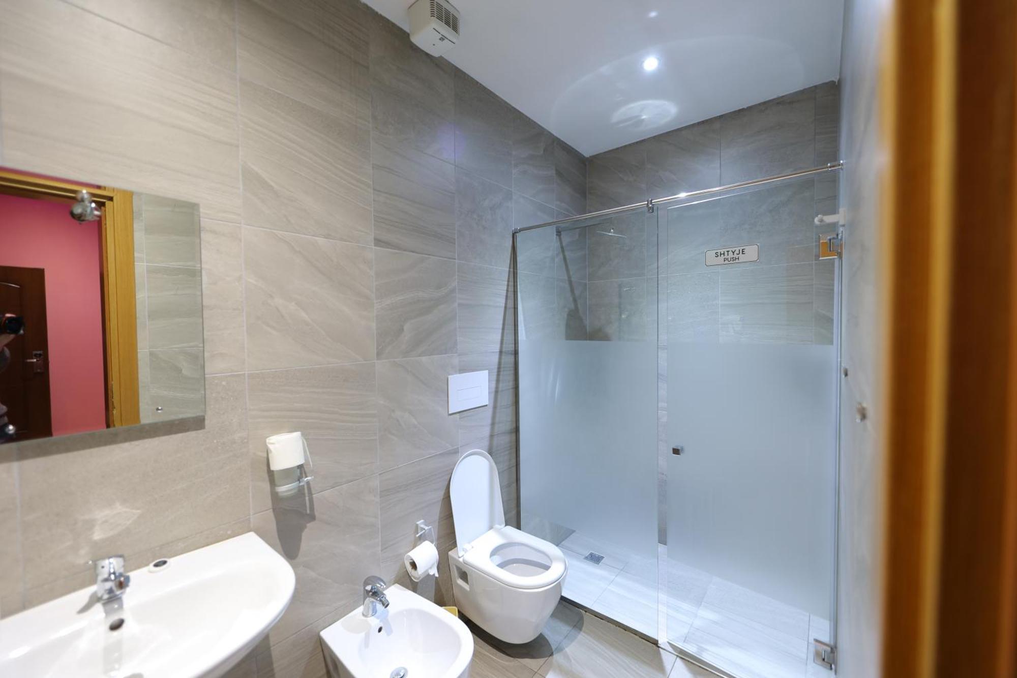 Hotel Gjuta Farke e Madhe Екстериор снимка